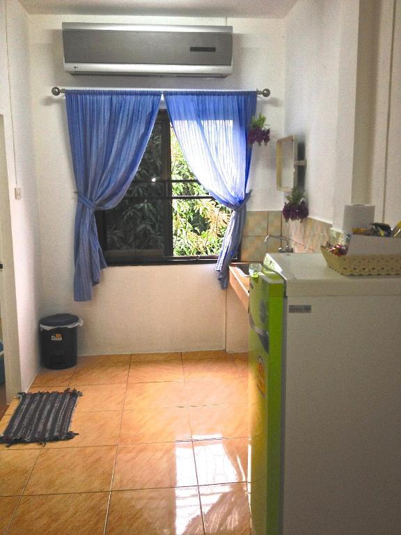 Little Austria Tams Guesthouse Praia Chaweng Quarto foto